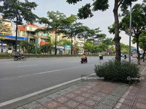 rẻ nhất long biên ! mặt phố ngô gia tự, 4 làn ô tô tránh , vỉa hè 10m, kinh doanh sầm uất.