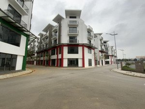 23.8 tỷ sở hữu 90m2 550m2 sử dụng view trường học. giá rẻ hơn vin cổ loa 80 triệu/m2, 