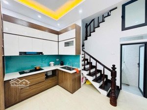 bán nhà chắc chắn, gần phố, khu dân trí cao 34mx5 tầng tại hoàngvănthái 6,4 tỷ