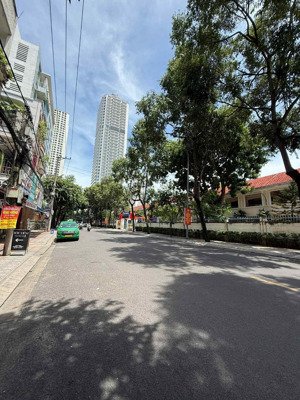 chính chủ gửi bán lô góc mặt tiền đường lý tự trọng, nha trang cách bãi biển, tòa goldcost chỉ 200m