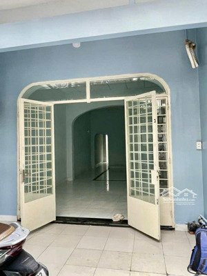 cho thuê tầng trệt (4x20m) - hẻm 891//nguyễn kiệm, gv. hẻm xe hơi, 1 pn, 1 wc, 1 máy lạnh