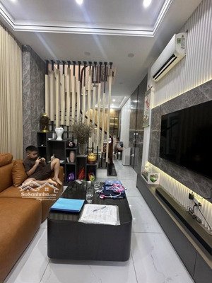 phân lô quỳnh mai - ô tô đỗ cổng - nhà đẹp ở luôn - 43m2 - giá chỉ 7,6 tỷ