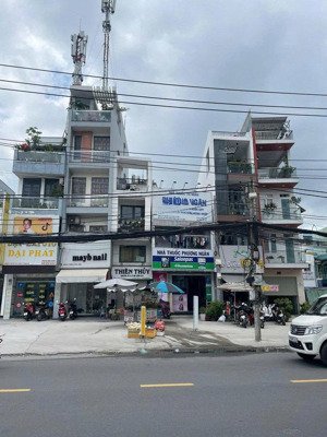 cần bán nhà mt cách mạng tháng 8, p13, q10. dt: 4.45x21m, 2 tầng. gía bán 35 tỷ tl