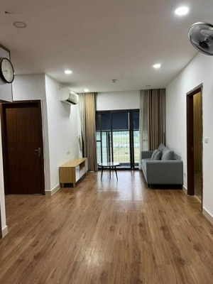 tôi cần bán căn 3pn, 2 phòng vệ sinh. dt: 85m2. nhà 2 ban công rất đẹp gần trường đh phenikaa