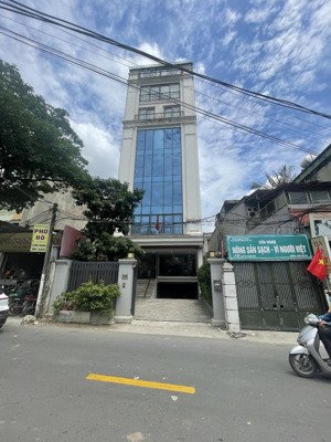 cực xịn ngay sát ciputra building 10 tầng, thang máy xịn + đang cho thuê 2,4 tỷ/năm