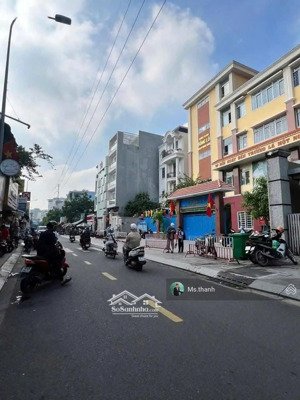 cho thuê mặt tiền vị trí đẹp, ngay phố ẩm thực phan xích long, 4 tầng, 10 phòng, 8wc