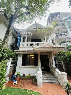 hiếm nhà biệt thự sân vườn đảo ngọc hồ tây an ninh tốt, 180m2 4 tầng mt: 8m trong lành, giá: 68 tỷ