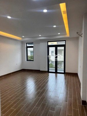 gc gửi bán căn nhà d2 kdc phúc đạt, nhà mới 100%, 1 trệt, 3 lầu. thiết kế sang trọng, tinh tế, 1 pk