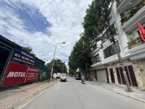 bán gấp nhà kđt định công vị trí đắc địa vỉa hè đá bóng oto tránh 78m 25,5 tỷ rê nhất khu vực.