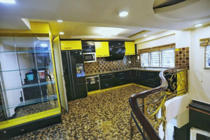 bán nhà góc 2mt lê văn huân, q. tân bình. dt: 5.1 x 16m, gồm t, 3l giá 17.6 tỷ vuông vức