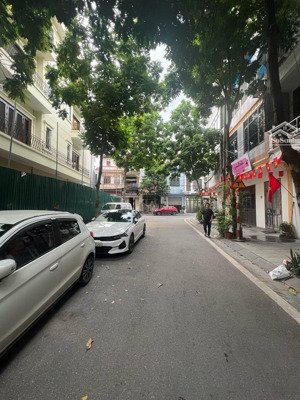 cho thuê nhà nguyên căn chỉ 8tr ngô gia tự, kinh doanh, vỉa hè rộng, ô tô tránh.