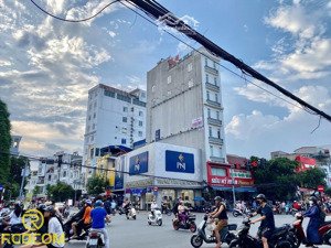 ngã tư đẹp nhất trần nguyên hãn. có nhà mặt phố cần cho thuê.