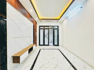 bán nhà 5 tầng giải phóng, 41m2, giá 8.8 tỷ, ngay hồ linh đàm