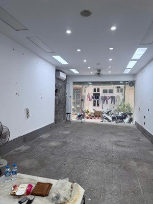 siêu hot - cho thuê gấp nhà phân lô láng hạ, dt 65m2 x 5 tầng, mt 5m, 2 ô tô tránh nhau. gía 15tr