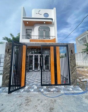 sản phẩm nhà 2 tầng kiệt 1014 ô tô 4m tôn đản