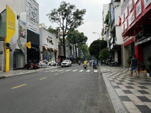 bề ngang lớn 6m ! chính chủ bán nhà (6m x 16m ) mặt tiền nguyễn chí thanh q10. giá 45 tỷ tl