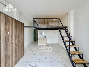 một phòng duy nhất diuplex mới xây ban công rộng 30m2 ngay emart phan văn trị