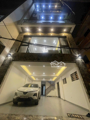 bán nhà ngọc thụy,lô góc ,3 mặt thoáng, 60m _ mt 5.2m , thang máy, gara 2 ô tô,nội thất sang sịn