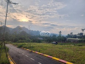 chính chủ bán đất 50m2 đất ở, 10m mặt tiền, đường liên xã ô tô đậu trước cửa.