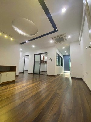 hiếm! cho thuê căn hộ 17t 2 ngủ, nội thất cơ bản đẹp, vào luôn chỉ 11 triệu/th. lh 