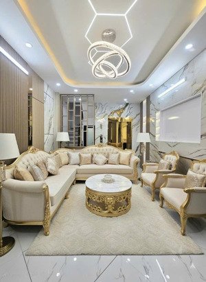 siêu phẩm nhà phố hoàng quốc việt. full nội thất cao cấp, thang máy, ô tô vào nhà. 40m2x5t