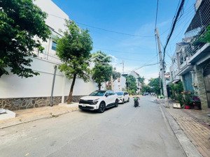 nhà cấp 4 tiện xây lại ngay công viên - đường số 9 dt 126m2(6,4x19,6m) đường thông ngay tt tđ