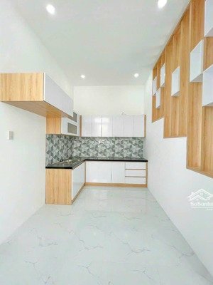 bán gấp căn nhà đang cho thuê 10 tr/th ở ngay chợ bờ ngựa, đường hưng nhơn