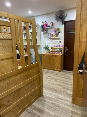 bán căn hộ chung cư 2 ngủ home city mạc thái tổ,cầu giấy 69m2 2n2w sổ đỏ lâu dài nhỉnh 6 tỷ full đồ