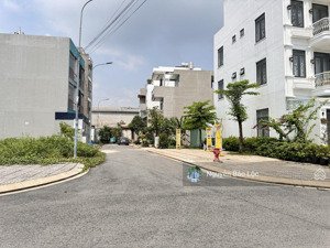 duy nhất 1 lô - 76m2(ngang 5.5m lớn) - góc 2 mặt tiền võ văn hát, nhỉnh 5 tỷ