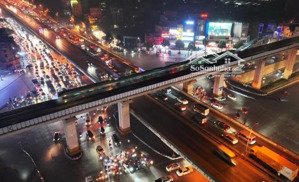 bán nhà 8 tầng thang máy - ngay ngã tư phố nguyễn trãi - khuất duy tiến - ô tô vào nhà