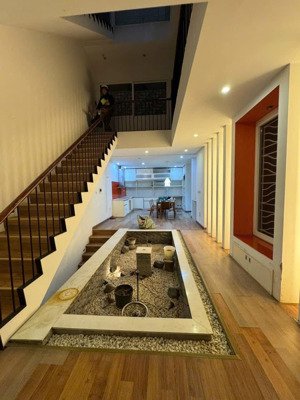 bán biệt thự lô góc vĩnh phúc - ba đình. dt 90m2 - 5 tầng nổi 1 hầm - mt góc 10m. giá: 35 tỷ