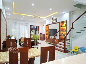 chính chủ cần bán gấp liền kề kđt xuân phương đối diện công viên, full nội thất, lh: 