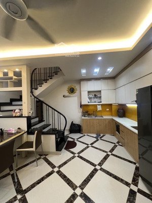 40m 5t nguyễn văn cừ-oto đỗ cổng- gần cầu chương dương- ngõ thông ngọc lâm- sang phố cực tiện- sđcc