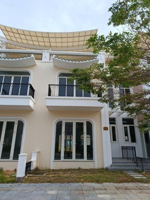 bán nhà phố sunpark cam ranh 108m² - view công viên, vườn hoa cạnh nhà thoáng mát - giá chỉ 5.3 tỷ