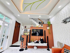 bán nhà 3 tầng 70,1m2 ngang 8,5m hẻm ô tô nguyễn biểu cách biển chỉ 500m - giá 6,5 tỷ