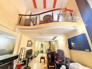 bán nhà hoàng hoa thám, dt45m, 2 nhà ra phố, mặt ngõ kinh doanh, ô tô lùi cửa.