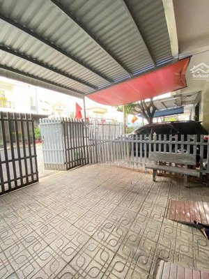 nhà 2 lầu 4pn 3 máy lạnh cách bigc tân hiệp 1km. phù hợp văn phòng dạy học.