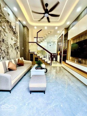 giảm sock! phố thái thịnh, lô góc 2 thoáng, ngõ thông gần mặt phố, ô tô cách 16m, dt 44m2 *5t