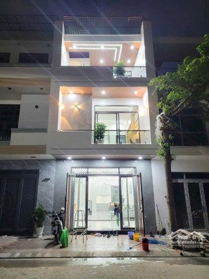 cần bán nhanh căn nhà mới xây 1 trệt 2 lầu thủ dầu một bình dương