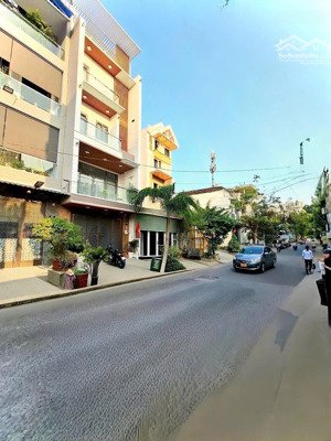 nhà 4 tầng - kdc phạm hữu lầu - liền kề phú mỹ hưng - quận 7 .