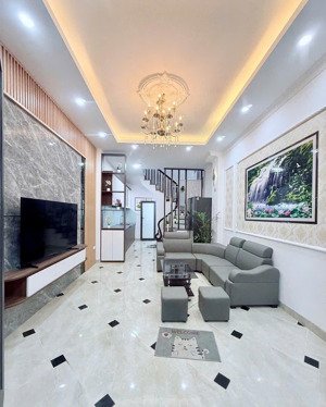 bán nhà mới 5.8 tỷ, dt 30m2, 5 tầng, 3 ngủ, 50m ô tô tránh, tiếp giáp kđt dương nội, hà đông