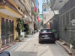 bán nhà sát nguyễn văn huyên , cầu giấy 45m2, 9 tỷ ,thang máy, view hồ tây, công viên nghĩa đô