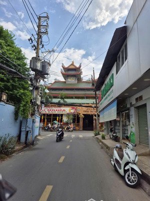 ngay công viên văn hóa đường nhựa 8m, kết nối dương quảng hàm 40m, 10x62, sẵn 40 trọ cũ, 60 tỷ tl