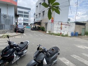 bán đất cách hoàng hữu nam 1 căn nhà, lô góc,giá 5,1 tỷ, 52m2, q9, hcm đường xe tải rộng kinh doanh