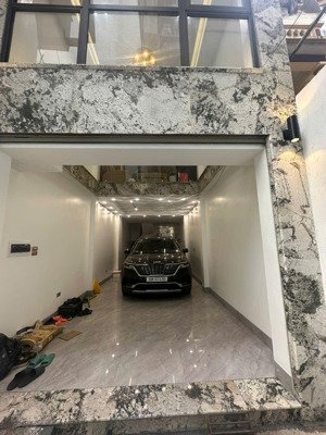 siêu phẩm nhà phố nguyễn văn cừ - 7 tầng thang máy- full nội thất cao cấp - nở hậu tài lộc