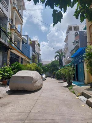 ngay chợ go xoài - đường 6m thông - dt: 4x14 (56m2) - cạnh ngã tư bốn xã - nhà đúc 2 tầng - chỉ 4,x