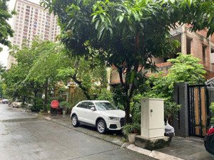 bán nhà bt dự án c37 bộ công an - bắc hà. dt 145m2 x 3,5 tầng. mt 9m. giá 49 tỷ. lh: 