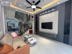  CHO THUÊ NHÀ NGUYÊN CĂN FULL NỘI THẤT – Ô TÔ ĐỖ CỬA, GẦN VĂN CAO 