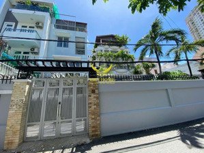 nhà 4,5x20m cho thuê thảo điền, quận 2 sân rộng, nhiều phòng