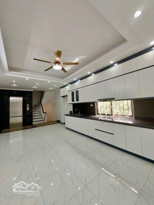 nhà riêng 5 tầng căn góc 80m, oto đỗ ngày đêmkhu chợ diêm ngô gia tự p việt hưng cần bán nhanh